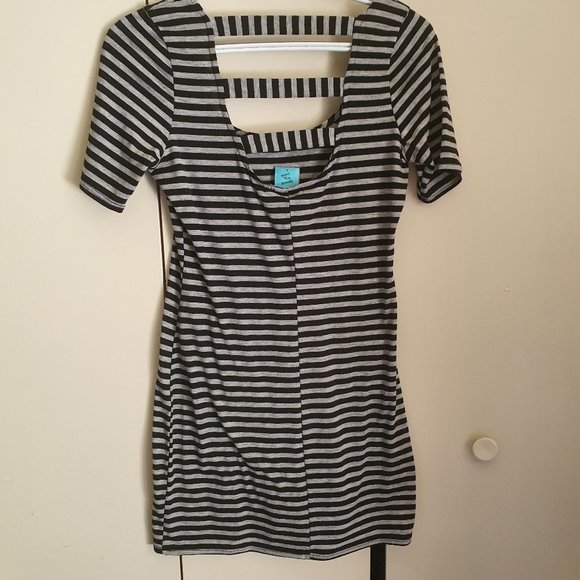 Black and Grey Striped Body Con Dress - Picture 4 of 4